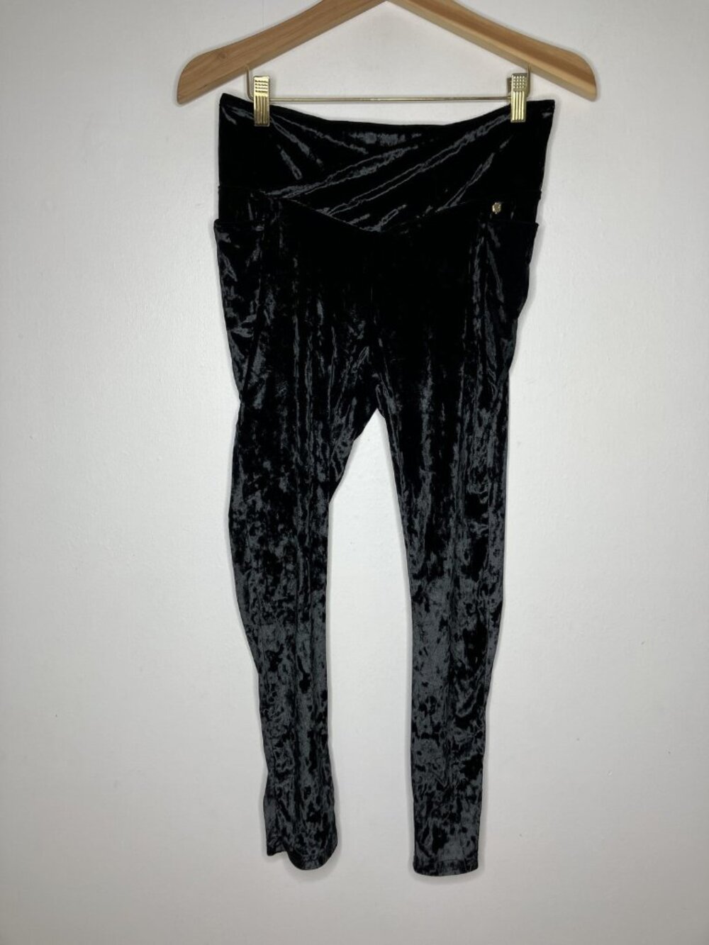 Fabletics Women's Black Crushed Velvet Leggings High Rise Pockets Size L